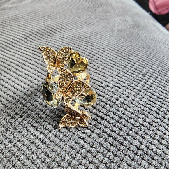 NWT Amazon Gold Toned Jeweled Butterfly Fashion Ring Size 4 - Picture 4 of 16